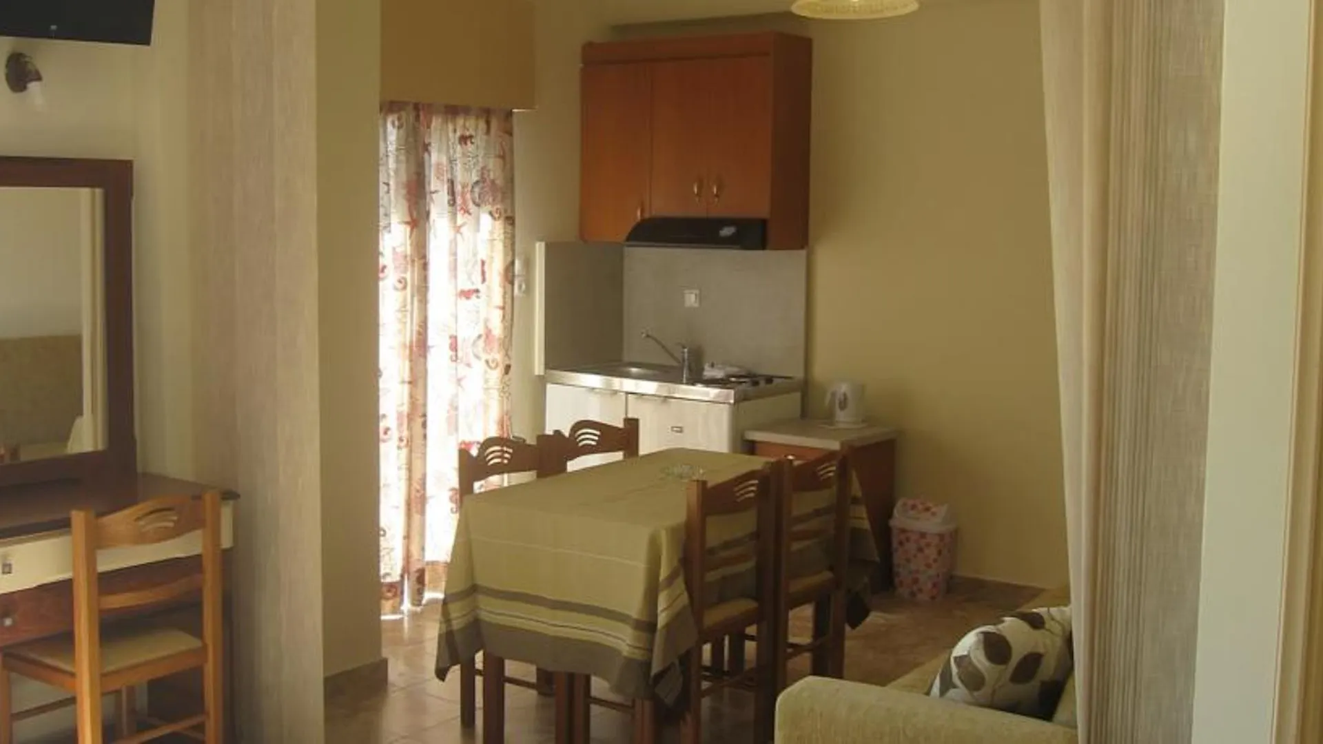 Lorenzo Hotel Lassi  2*, Lassi (Kefalonia) Greece